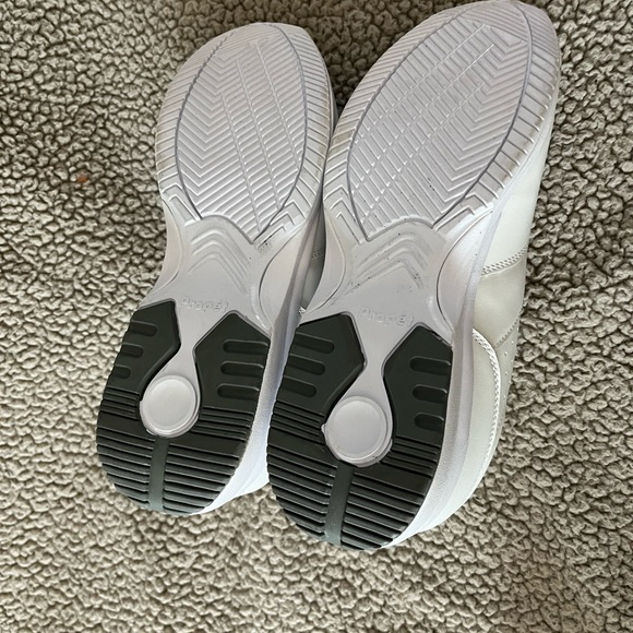 Size 7 Brand new white runners - Picture 7 of 9